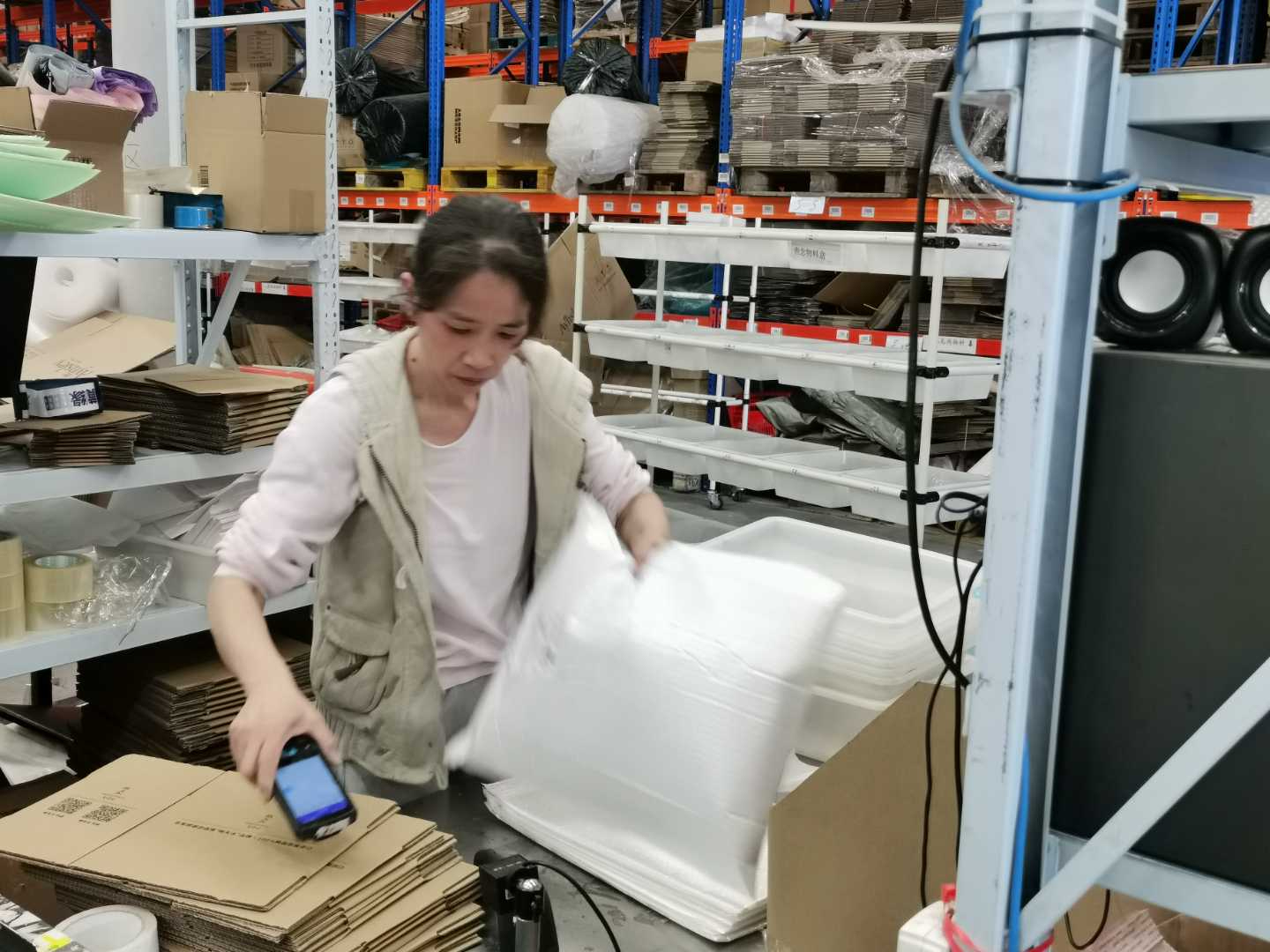 上海电商仓储外包:相框画框防磕碰?星力云仓 5 年仓经验防撞隔离存储